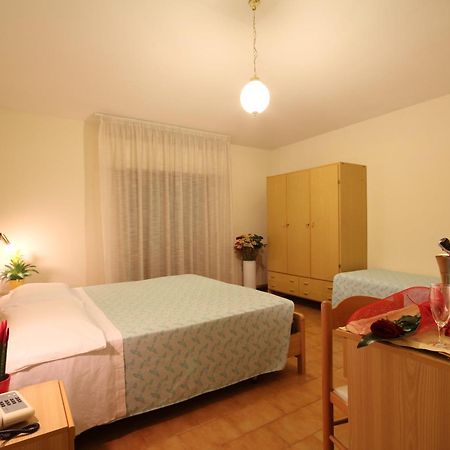 Hotel Villa Luca К'янчіано-Терме Номер фото