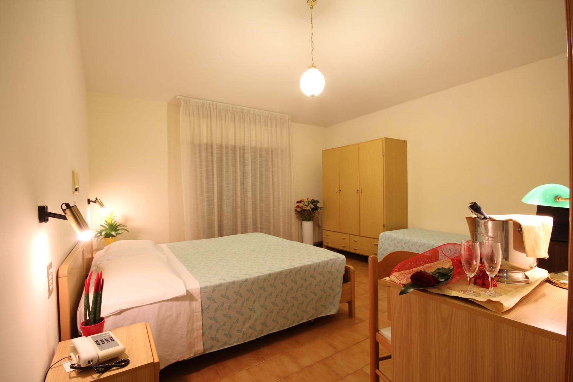 Hotel Villa Luca К'янчіано-Терме Номер фото